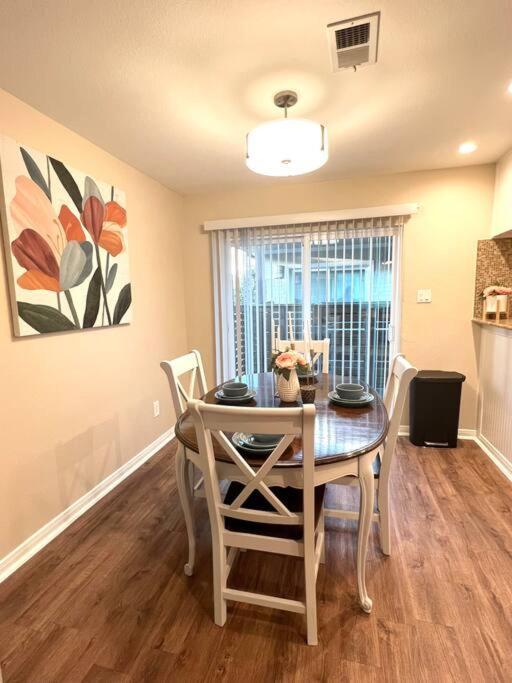 Lovely 2 Bedroom/2 Bath Houston, Heights/Galleria エクステリア 写真